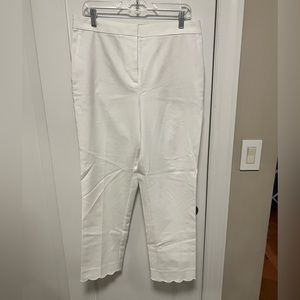 EUC white Ann Taylor curvy fit scalloped slacks size 10